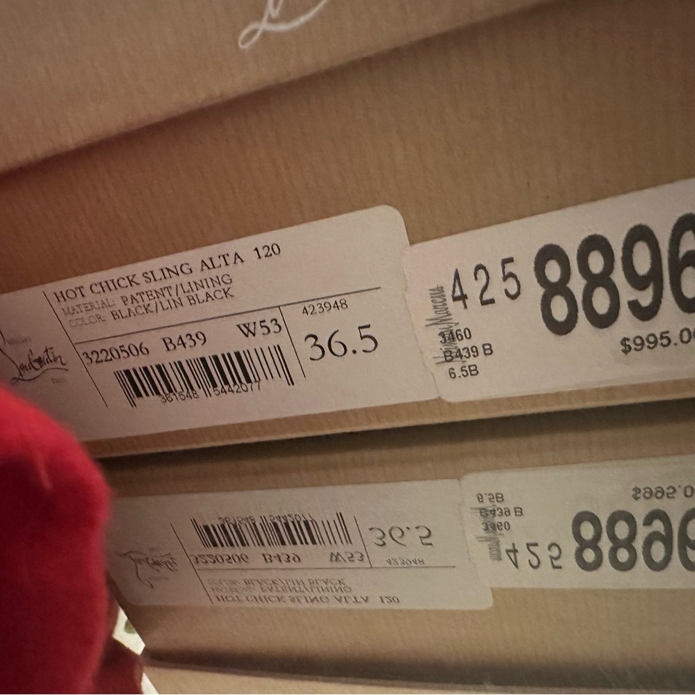 Christian Louboutin - Picture 7 of 10